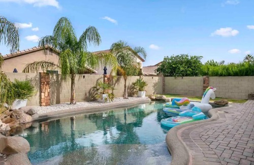 Neely Farms House | Bright 3 Bdrm w/Heated Pool! 6 min to DT Gilbert!