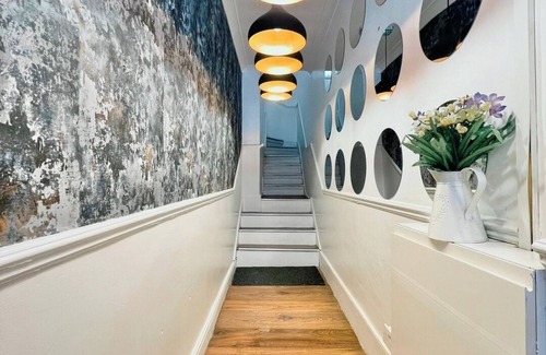 Kings Cross St. Pancras Apartment | Bright 3-Bedroom Flat in King's Cross – Conveniently Located Near Major.