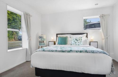 Saint Johns House | Bright 3-Bedroom Unit with Parking and Kitchenette