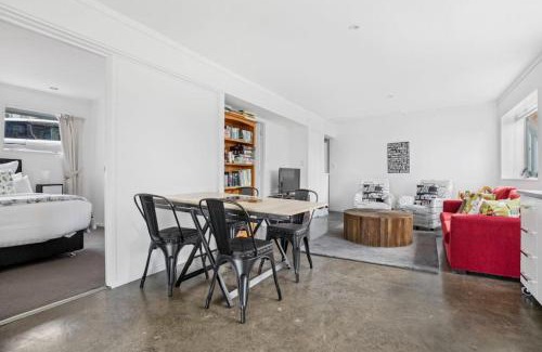 Saint Johns House | Bright 3-Bedroom Unit with Parking and Kitchenette