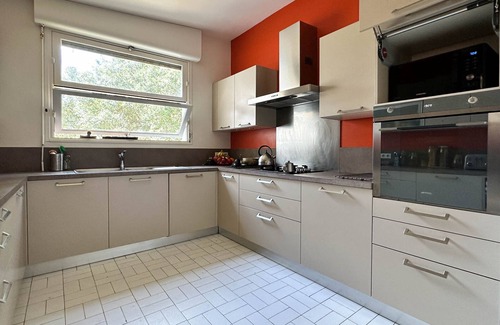 La Palmyre House | Bright 3-bedroom Villa with Garden in La Palmyre