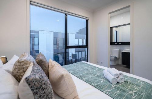 Port Melbourne House | Bright 3 level townhouse