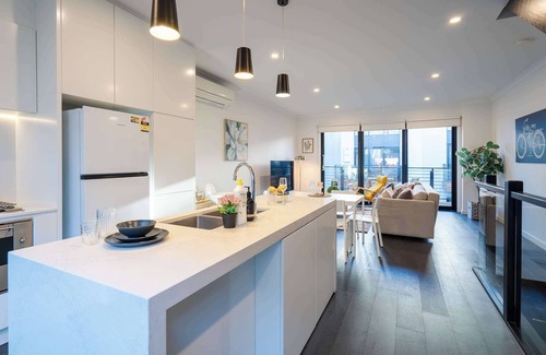 Port Melbourne House | Bright 3BR 3 Level Townhouse Port Melbourne