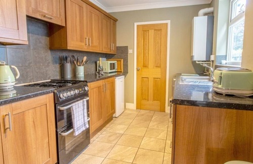 Pakefield House | Bright 3BR Beachside Haven Steps from the Shore