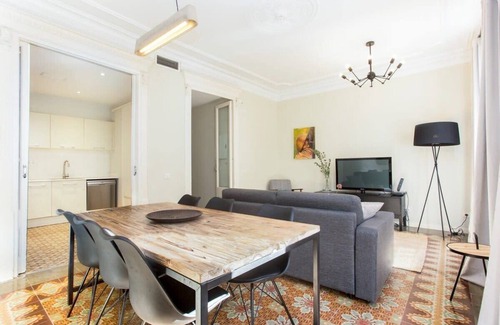 El Raval Apartment | Bright 4 bedroom apartment w/balcony, Las Ramblas