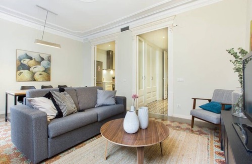 El Raval Apartment | Bright 4 bedroom apartment w/balcony, Las Ramblas