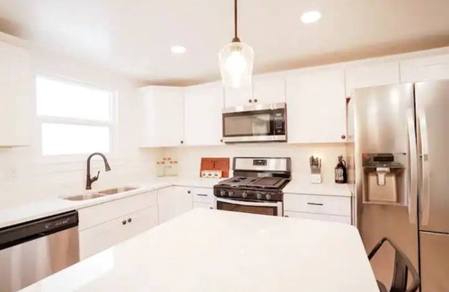Ogden House | Bright 5-BDR Home in the heart of Ogden-3600 sq.ft