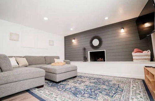 Ogden House | Bright 5-BDR Home in the heart of Ogden-3600 sq.ft
