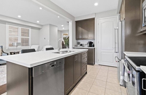 Halton Regional Municipality House | Bright 5BR Milton Home~Main Floor Bedroom Retreat