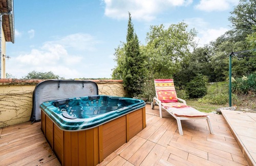 Saint-Privat-des-Vieux House | Bright and large loft style cottage with jacuzzi and sauna.