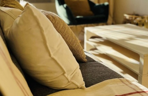 Ahuntsic Apartment | Bright Ahuntsic Apartment
