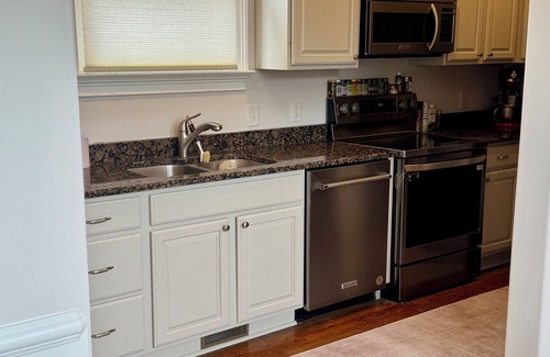 Buena Vista House | Bright & Airy 2-bed, 2.5-bath house in historic Germantown, Nashville