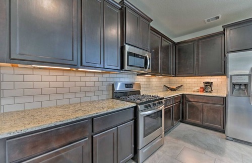 Rosenberg House | Bright & Airy 3BR Home Near OakBend Med Center - Perfect for Families & Nurses