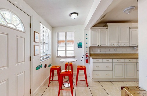 Indian Beach Sapphire Shores House | Bright, airy and centrally located with fenced yard, dog friendly, close to Gulf