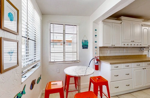 Indian Beach Sapphire Shores House | Bright, airy and centrally located with fenced yard, dog friendly, close to Gulf