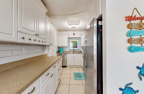 Indian Beach Sapphire Shores House | Bright, airy and centrally located with fenced yard, dog friendly, close to Gulf