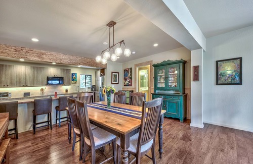 Tahoe Vista House | Bright, airy home near lake and skiing.