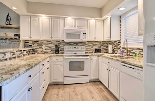 Myrtle Beach House | Bright & Airy Myrtle Beach Home Near Shopping
