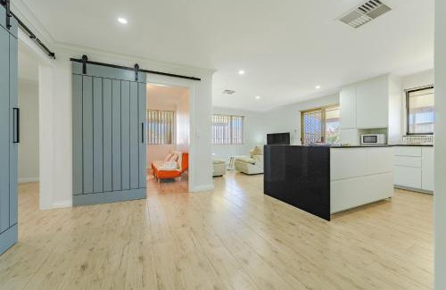 Waikiki House | Bright Airy Retreat with Garden