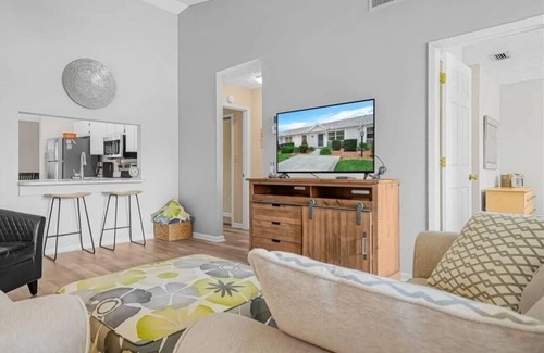 Sun 'N Lake Villa | Bright & Airy Sun 'N Lake Golf Course Villa - Perfect for a relaxing getaway