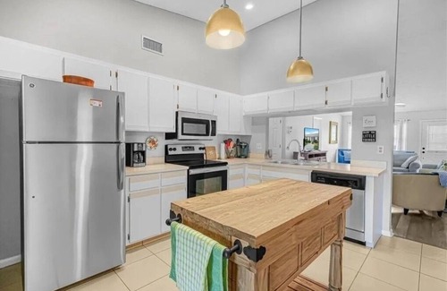 Sun 'N Lake Villa | Bright & Airy Sun 'N Lake Golf Course Villa - Perfect for a relaxing getaway