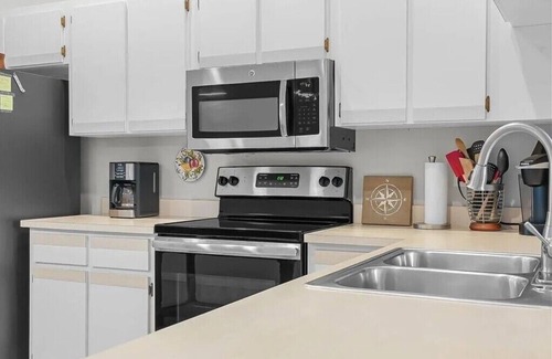 Sun 'N Lake Villa | Bright & Airy Sun 'N Lake Golf Course Villa - Perfect for a relaxing getaway