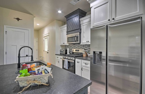 Amarillo House | Bright Amarillo Townhome Near Parks & Town!