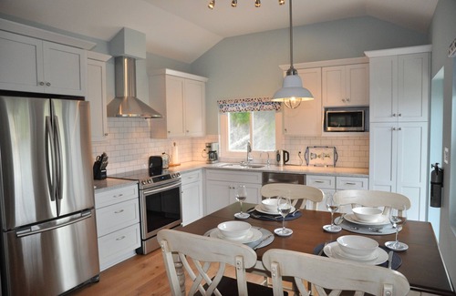 Warwick Cottage | Bright and Airy Bermuda Cottage