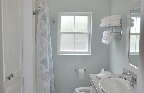 Warwick Cottage | Bright and Airy Bermuda Cottage