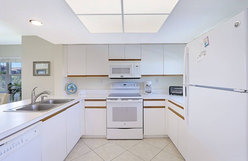 Marco Island Condo | Bright and Airy Condo - Ocean Views - 5 Minute Walk to the Beach!