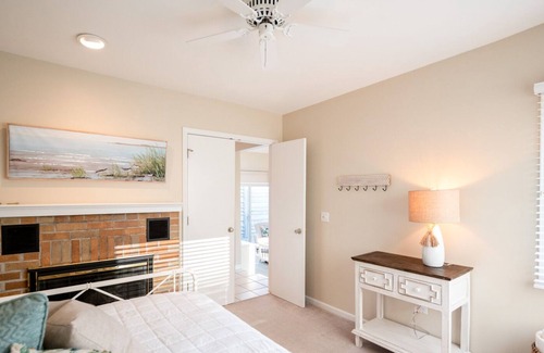 Holland Cottage | Bright and Airy Cottage walking distance to Holland State Park