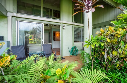 Princeville Condo | Bright and airy garden condo in spectacular Princeville with air conditioning