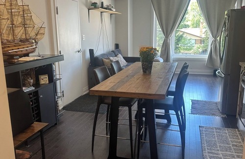 North York House | Bright and Beautiful 2-Bedroom Townhouse Retreat