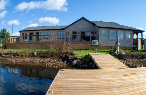 Faraday Cottage | Bright and Beautiful Brand New Cozy Lake Front Cottage in Bancroft