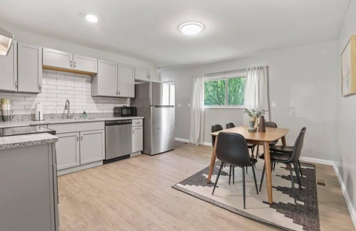 Royal Manor House | Bright and Breezy Gahanna Ranch 10min to INTEL