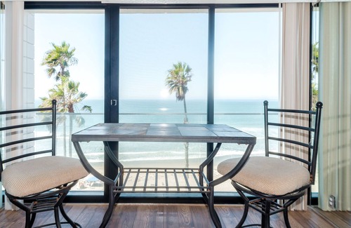 North Pacific Beach Condo | BRIGHT AND CHEERY CONDO WITH FULL OCEAN VIEWS - PACIFIC BEACH PERFECTION