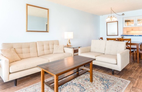 North Pacific Beach Condo | BRIGHT AND CHEERY CONDO WITH FULL OCEAN VIEWS - PACIFIC BEACH PERFECTION