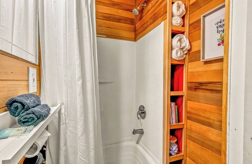Longview Apartment | Bright and Colorful Tiny Home for Two - Unique Northwest Vacation Rentals