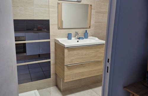 Valenciennes Bed & Breakfast | Bright and comfortable, with garden