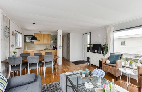Municipality of Aalsmeer Apartment | Bright and Comfortable Houseboat