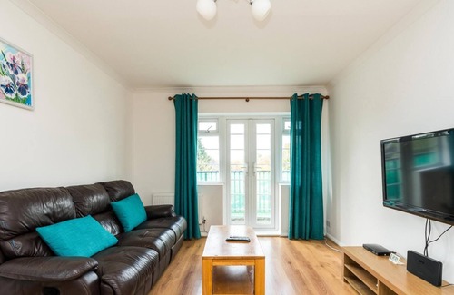 Southgate Apartment | Bright and Comfortable 2 Bedroom flat Oakwood