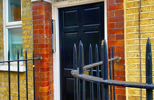 East Walworth Apartment | Bright and comfortable apartment located in the heart of London.