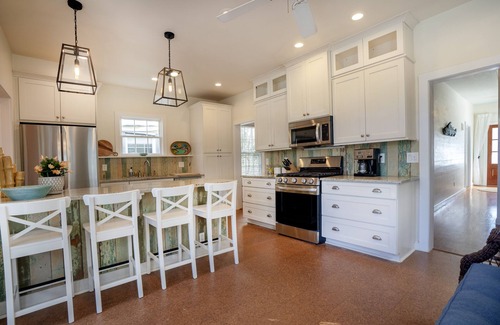 Meadows House | Bright and Comfortable 3 bedroom/2.5 bath Classic Conch in the Meadows