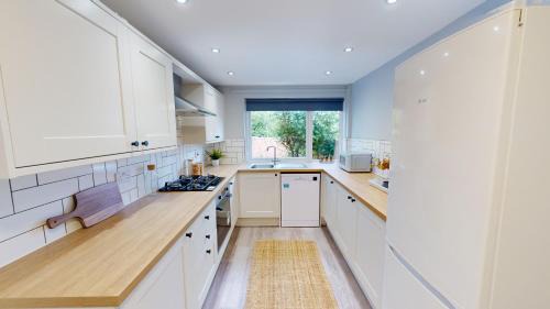 Exeter Apartment | Bright and Cosy 4-Bedroom Home