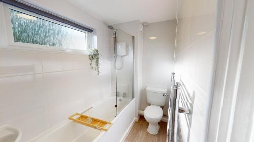 Exeter Apartment | Bright and Cosy 4-Bedroom Home