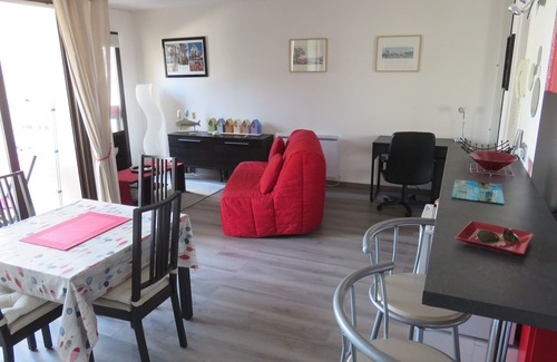 La Rochelle Apartment | Bright and cosy apartment facing the pool and the Marina