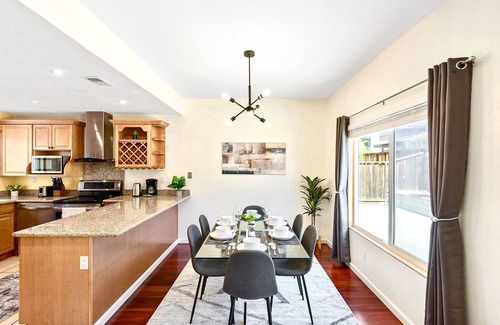 Townsend House | Bright and cozy 3BD/2.5BA in San Jose!