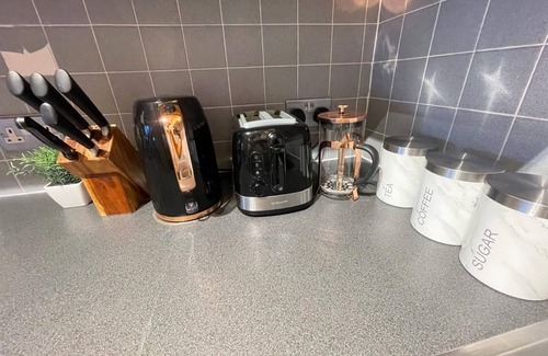 Covent Garden Apartment | Bright and cozy flat! Only 2 blocks to soho, 10 min drive to Buckingham Palace