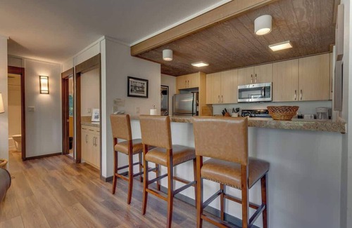 Brockway Apartment | Bright and Cozy Lakeview Retreat #59