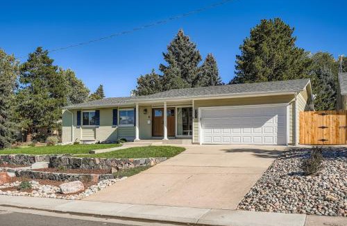 Castlewood House | Bright and Cozy Ranch Style House Centennial